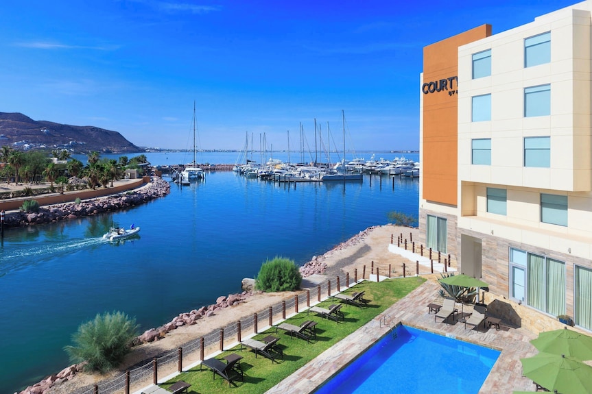 Courtyard by Marriott La Paz