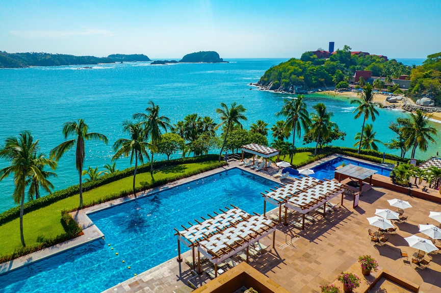 Las Brisas Huatulco – All Inclusive